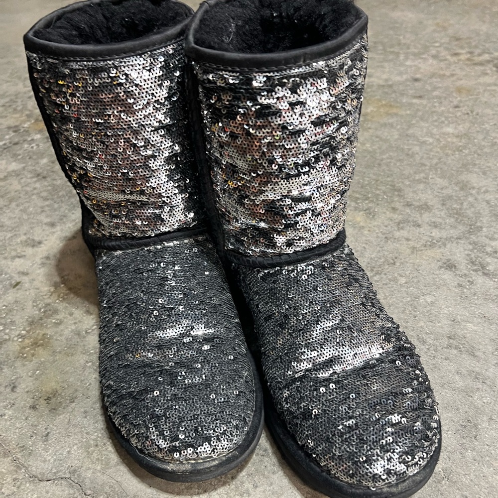 UGG Classic Short Sequin Boot Size 8